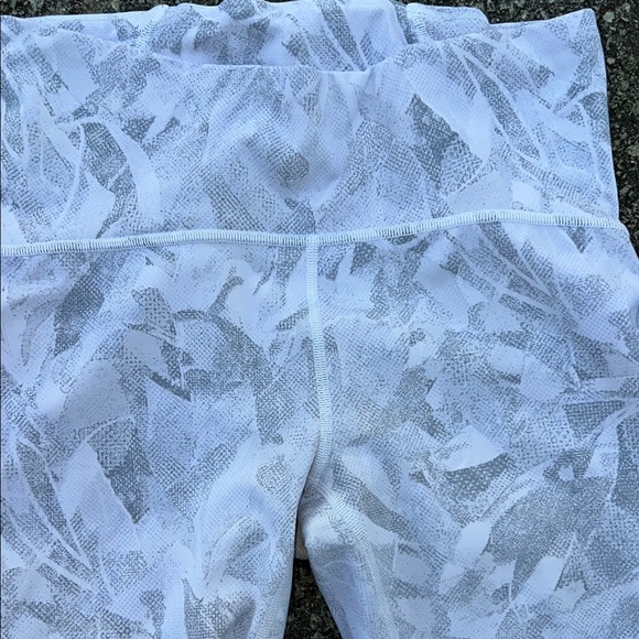 lululemon leggings with Moisture-Wicking Fabric TWO PAIRS for the price of one - Picture 9 of 10
